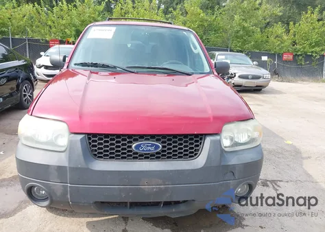 2005 Ford Escape Xlt z USA, uszkodzony, nr VIN 1FMYU93125KB84638